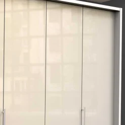 Geräumiger Schlafzimmerschrank Invelita*Pharao24 Clearance