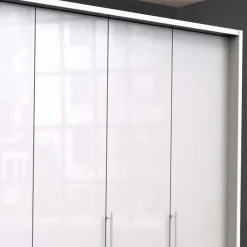 Komfortabler Schlafzimmerschrank Grinzia*Pharao24 Outlet